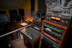 studio-wb-2